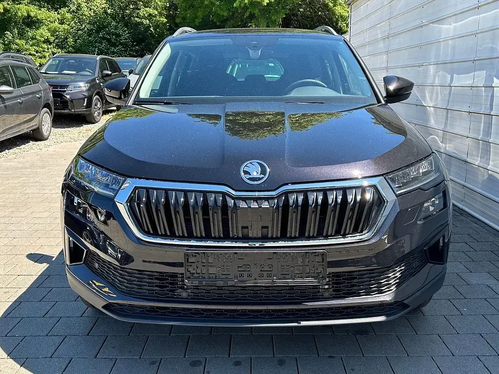 Neu Skoda Karoq 150 PS (110 kW) 2026 Black magic perleffekt SUV