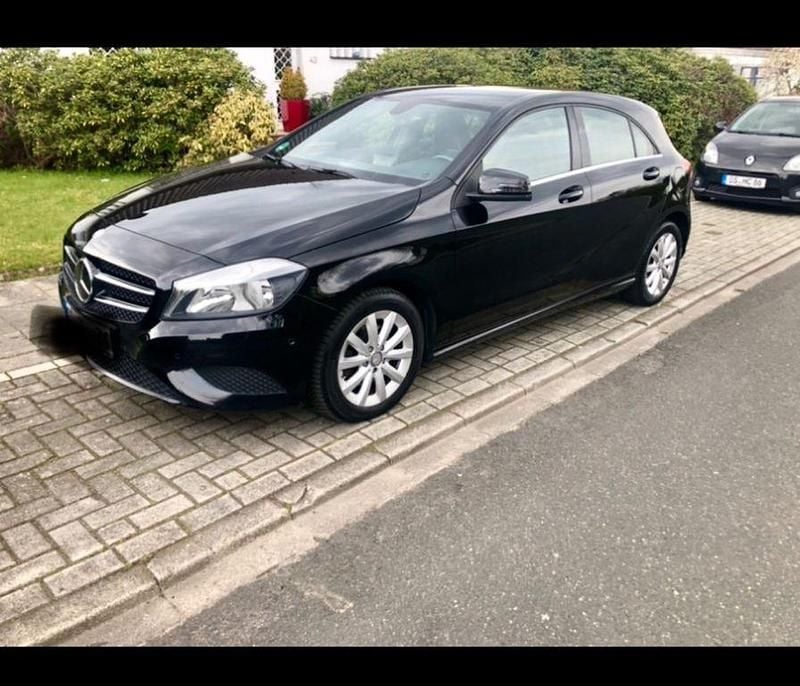 Gebraucht Mercedes 200 212 PS (155 kW) 2013 Schwarz Limousine