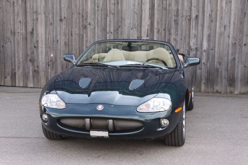 Grün Gebraucht 2000 Jaguar XKR Cabrio | 39.999 € - Bild 1/4