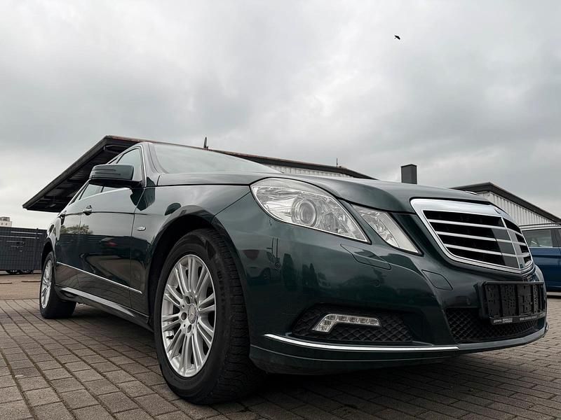 Second-hand Mercedes E250 204 CP (150 kW) 2009 Andere farben Berlinǎ