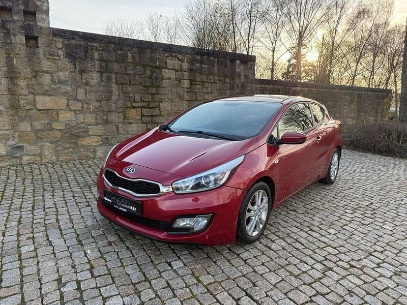 Rot Gebraucht 2013 Kia Ceed Platinum Edition Kleinwagen | 7.999 € (Guter Preis) - Bild 1/4