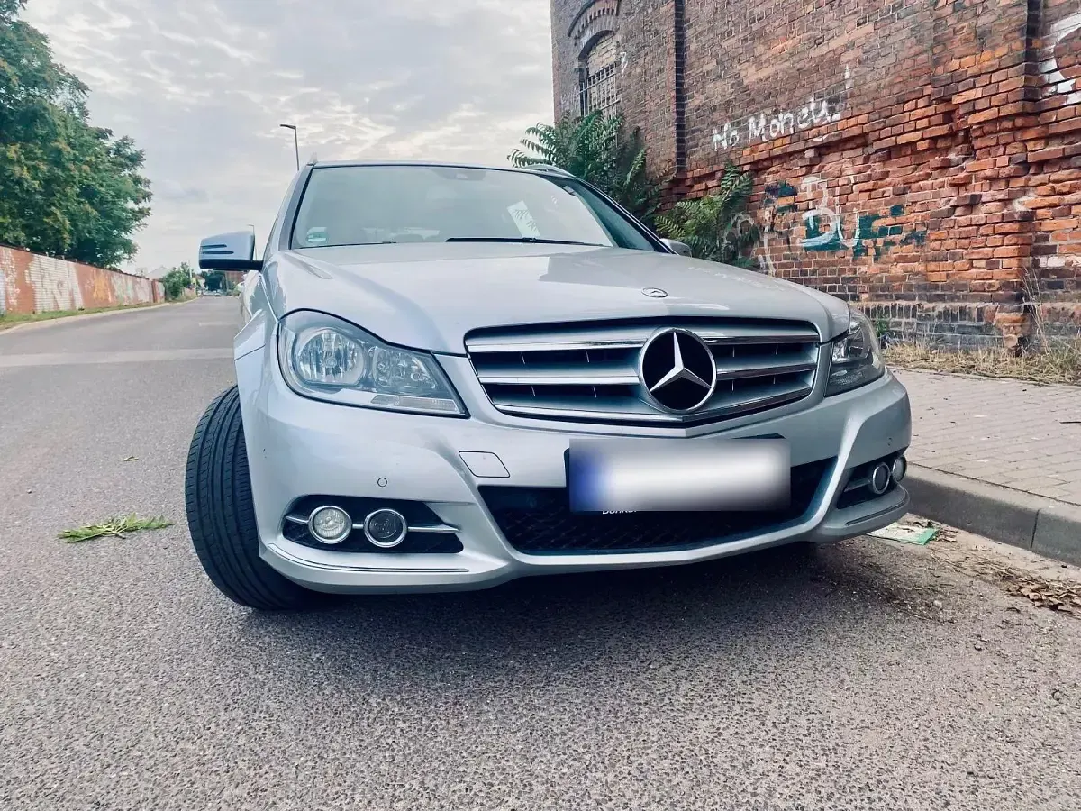Gebraucht Mercedes 220 136 PS (100 kW) 2011 Silber Kombi