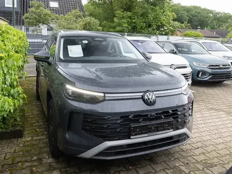 Neu VW Tayron Life 150 PS (110 kW) 2026 Grau SUV
