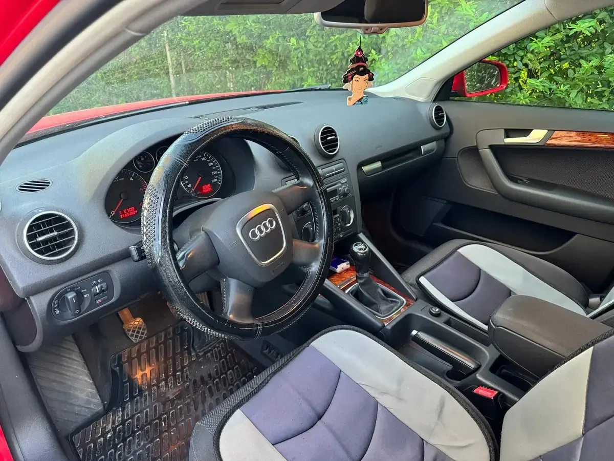 Second-hand Audi A3 Ambiente 104 CP (76 kW) 2006 Roșu Hatchback