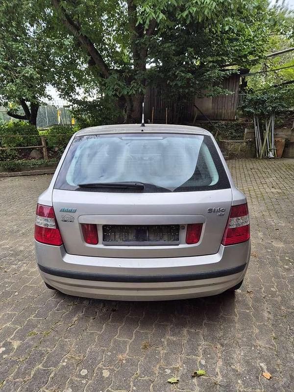 Gebraucht Fiat Stilo Dynamic 103 PS (75 kW) 2002 Grau Kleinwagen