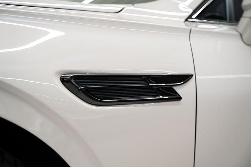 Gebraucht Bentley Flying Spur 551 PS (405 kW) 2024 Beige Limousine