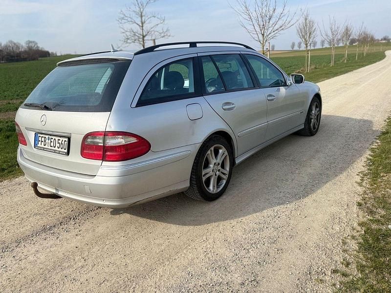 Używany Mercedes E280 190 KM (139 kW) 2006 Srebrny Kombi