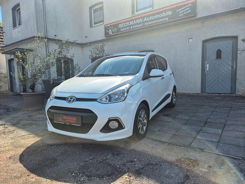 Silber Gebraucht 2016 Hyundai i10 Passion Kleinwagen | 9.495 € (Fairer Preis) - Bild 1/4
