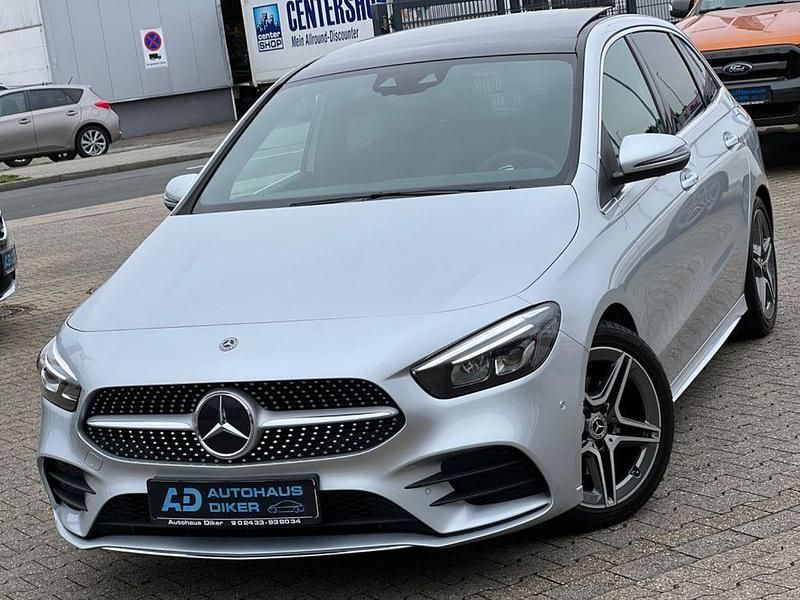 Iridiumsilber Gebraucht 2019 Mercedes B200 AMG line Van / Kleinbus | 29.800 € (Teuer) - Bild 1/4
