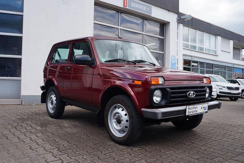 Rot Gebraucht 2021 Lada niva SUV | 13.990 € (Fairer Preis) - Bild 1/4