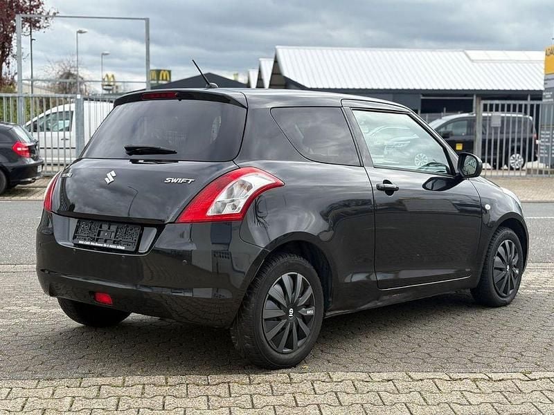 Gebraucht Suzuki Swift Basic 94 PS (69 kW) 2015 Schwarz Kleinwagen