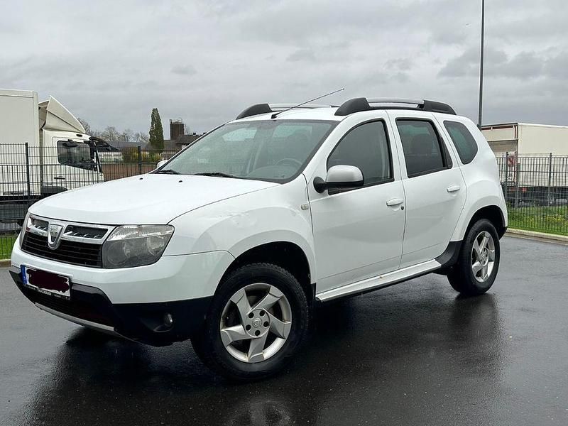 Weiß Gebraucht 2010 Dacia Duster Prestige SUV | 5.250 € (Guter Preis) - Bild 1/4