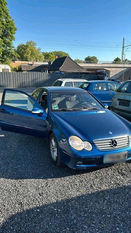 Blau Gebraucht 2001 Mercedes C180 Coupé | 1.700 € (Fairer Preis) - Bild 1/4