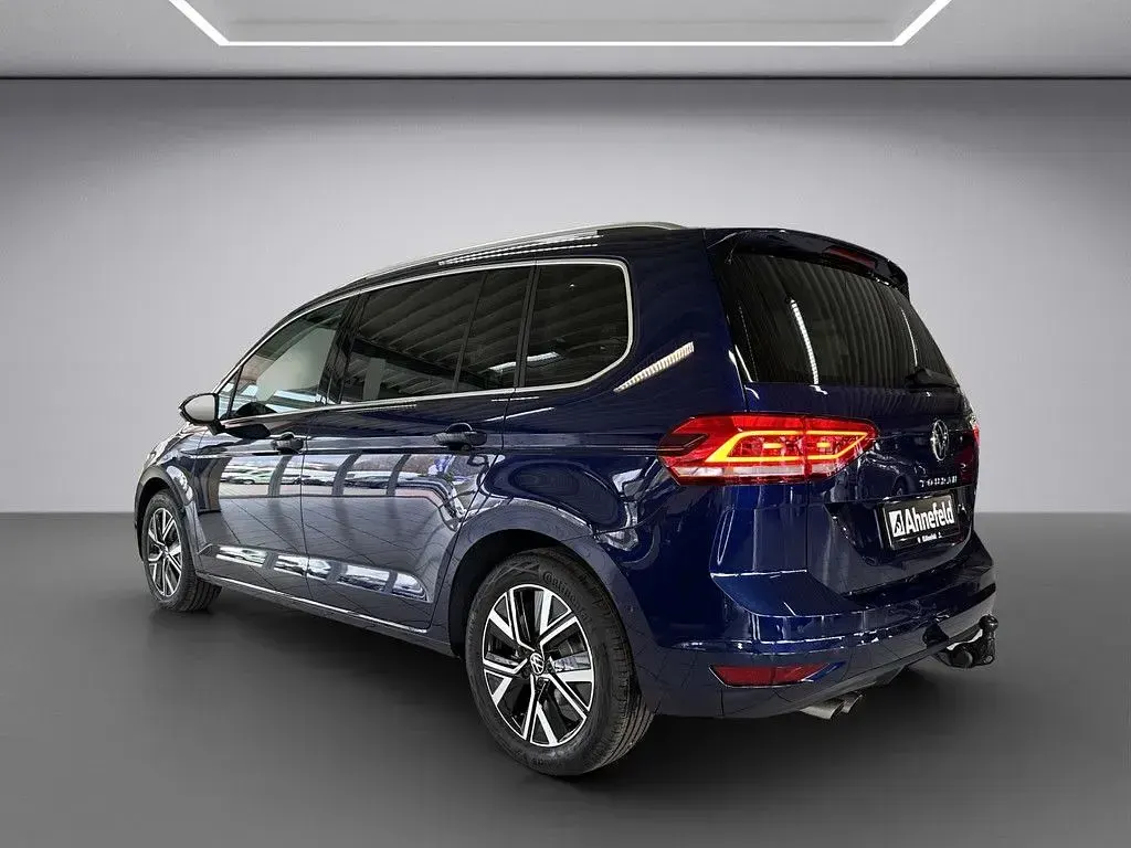 Gebraucht VW Touran Highline 150 PS (110 kW) 2026 Blau Van / Kleinbus