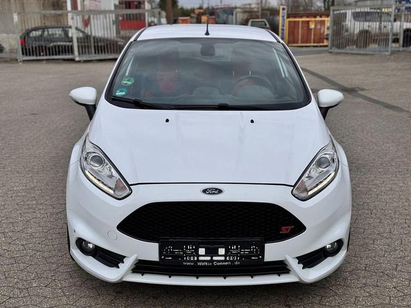 Gebraucht Ford Fiesta ST 182 PS (133 kW) 2016 Weiß Kleinwagen