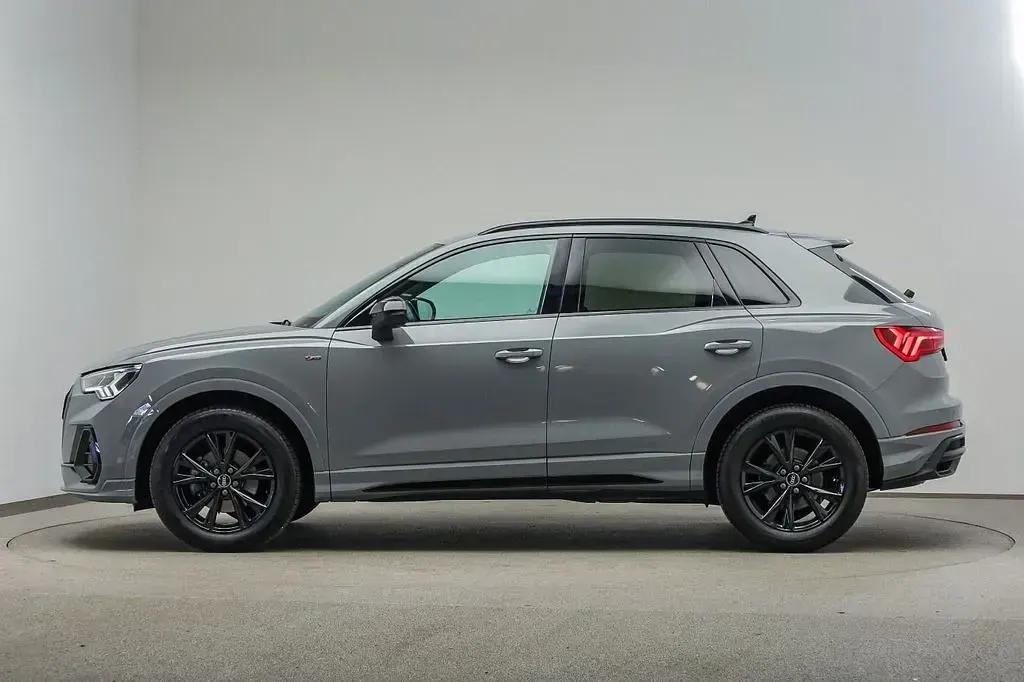 Gebraucht Audi Q3 Ambiente 150 PS (110 kW) 2022 Individuallackierungen audi exclusive SUV