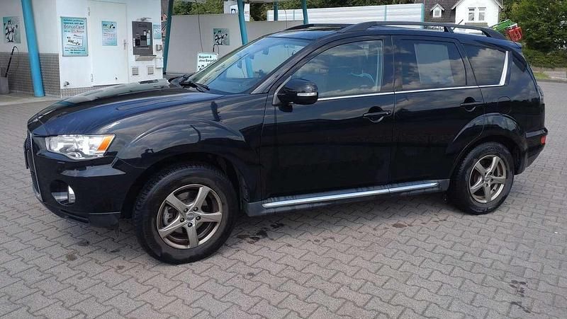 Schwarz Gebraucht 2011 Mitsubishi Outlander Invite SUV | 12.000 € - Bild 1/4