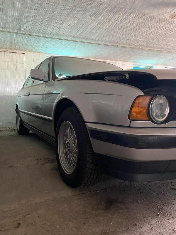 Gebraucht BMW 525 192 PS (141 kW) 1991 Silber Limousine