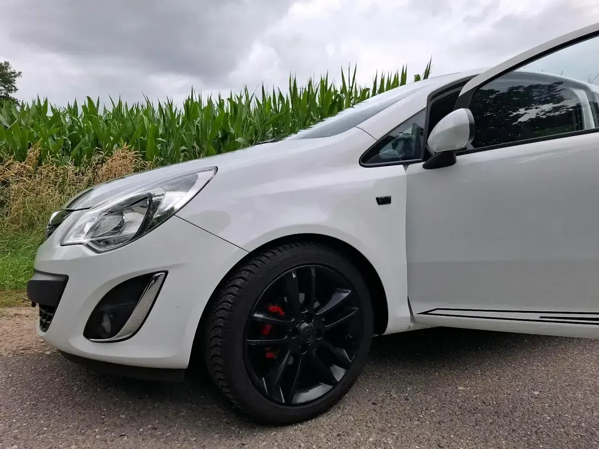 Gebraucht Opel Corsa Color Edition 101 PS (74 kW) 2012 Weiß Kleinwagen
