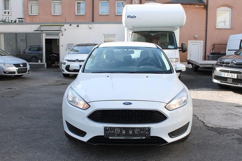 Gebraucht Ford Focus Ambiente 101 PS (74 kW) 2016 Weiß Limousine