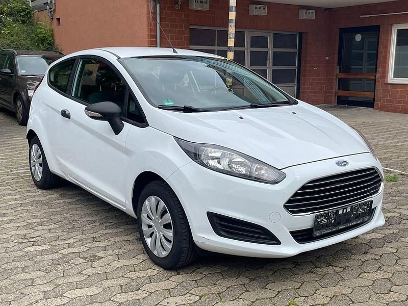 Gebraucht Ford Fiesta Ambiente 60 PS (44 kW) 2014 Weiß Kleinwagen