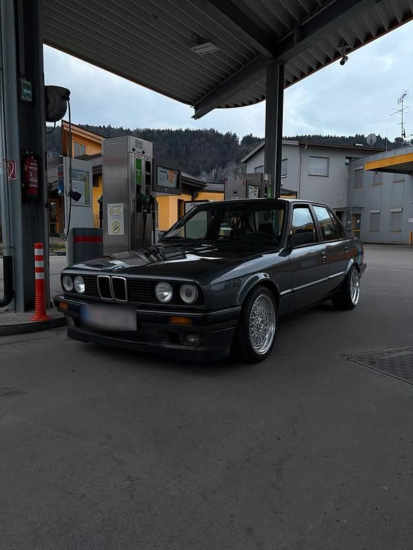 Gebraucht BMW 320 129 PS (94 kW) 1988 Grau Limousine