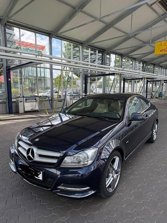 Gebraucht Mercedes C180 156 PS (114 kW) 2011 Blau Coupé