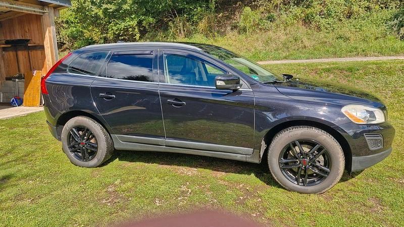 Schwarz Gebraucht 2011 Volvo XC60 Summum SUV | 10.800 € (Fairer Preis) - Bild 1/4