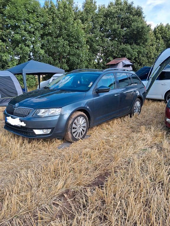 Grau Gebraucht 2017 Skoda Octavia Ambition Kombi | 11.000 € (Superpreis) - Bild 1/4