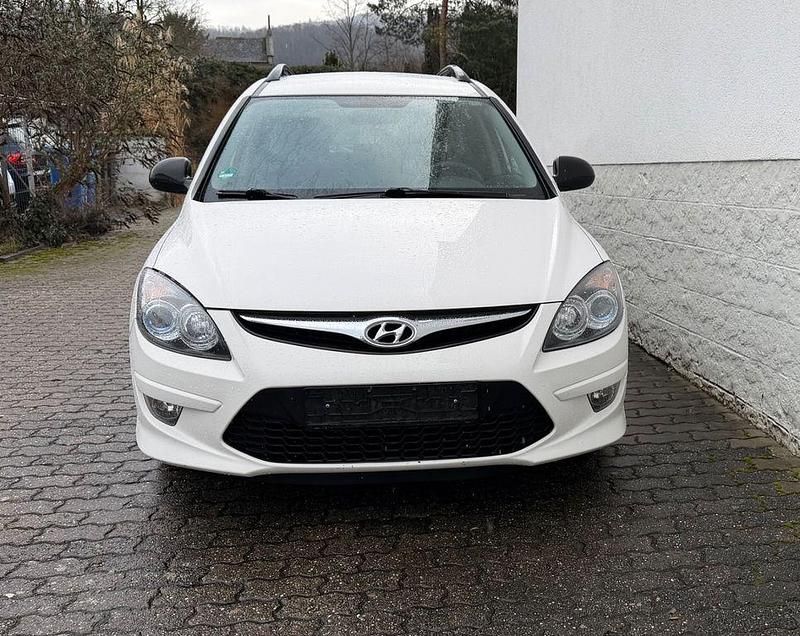 Gebraucht Hyundai i30 Edition 109 PS (80 kW) 2012 Weiß Kombi