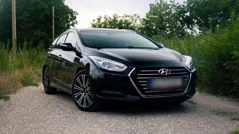 Gebraucht Hyundai i40 Premium 141 PS (103 kW) 2016 Schwarz Kombi