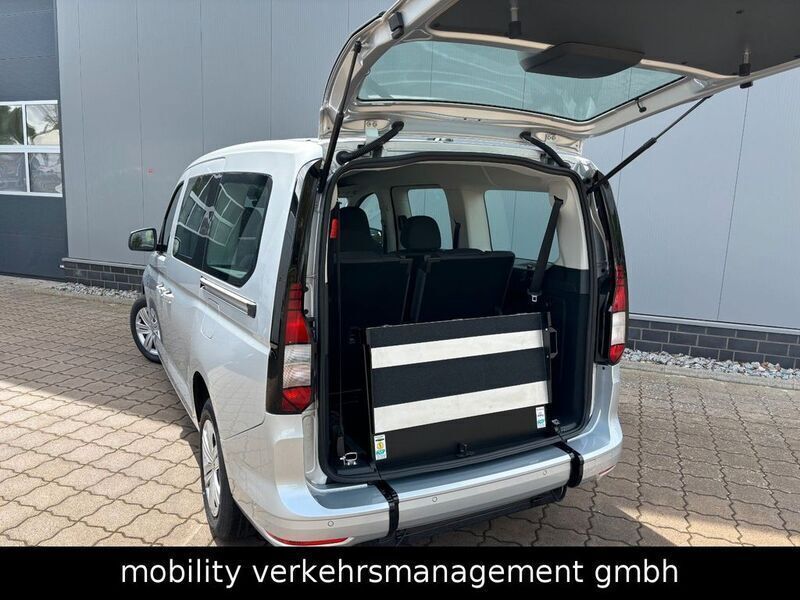 Używany VW Caddy Maxi 122 KM (89 kW) 2024 Srebrny Minivan