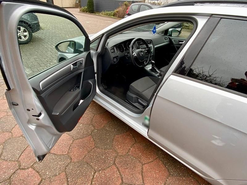 Gebraucht VW Golf VII 105 PS (77 kW) 2016 Silber Kombi