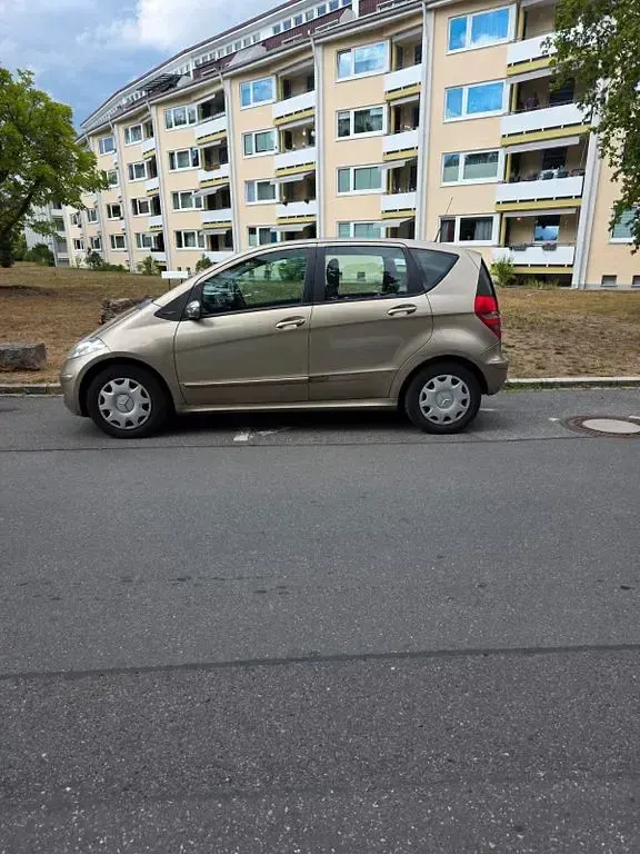 Gebraucht Mercedes A170 Classic 116 PS (85 kW) 2004 Gold Van / Kleinbus