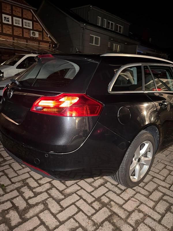 Gebraucht Opel Insignia 150 PS (110 kW) 2012 Schwarz Kombi