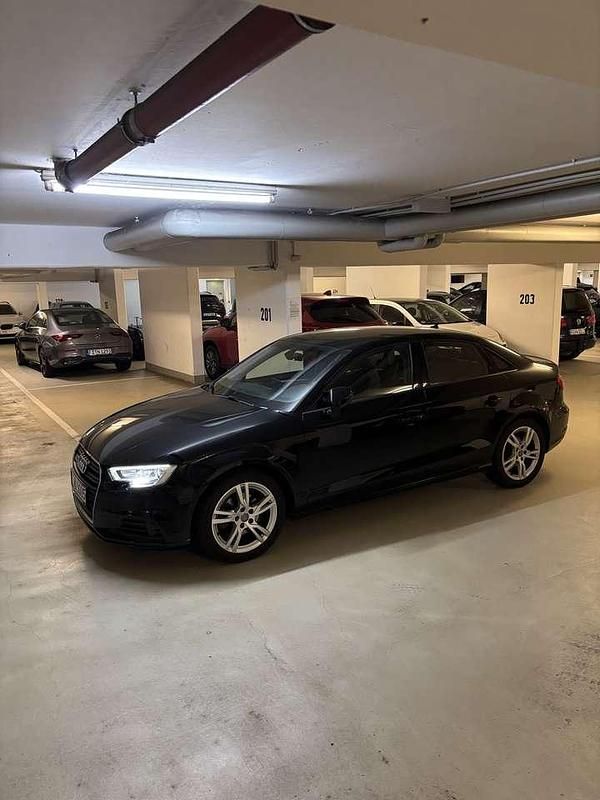 Gebraucht Audi A3 Ambiente 150 PS (110 kW) 2018 Schwarz Limousine