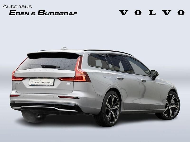 Neu Volvo V60 Plus 310 PS (228 kW) 2025 Silber Kombi