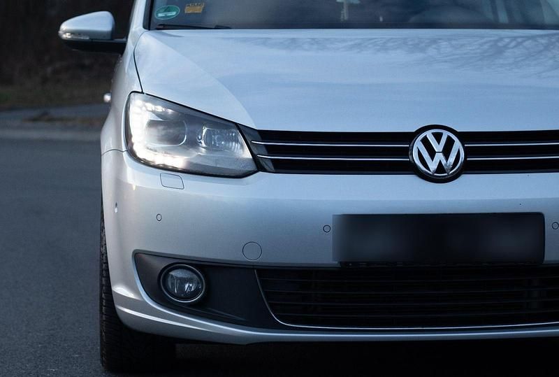 Gebraucht VW Touran Highline 140 PS (102 kW) 2012 Silber Van / Kleinbus