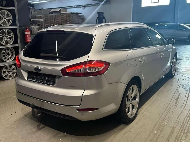 Usado Ford Mondeo Titanium 163 CV (119 kW) 2014 Plateado Familiar