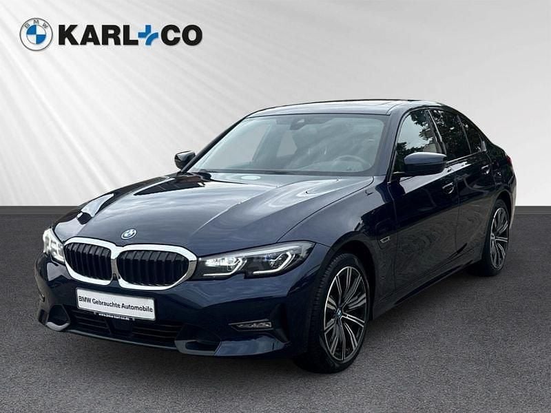 Blau Gebraucht 2021 BMW 320e Sport Line Limousine | 25.490 € (Fairer Preis) - Bild 1/4