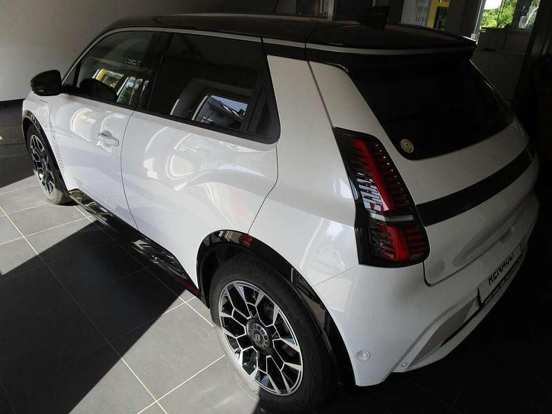 Gebraucht Renault 5 E-Tech Komfort 110 kW (150 PS) 2025 Perlmuttweiß Limousine