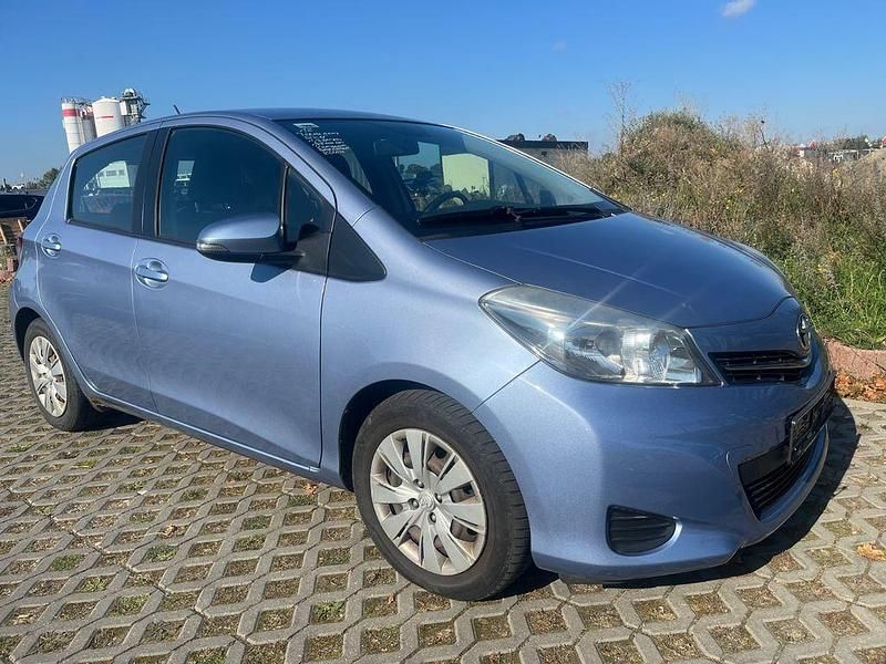 Blau Gebraucht 2011 Toyota Yaris Life Limousine | 5.499 € (Fairer Preis) - Bild 1/4