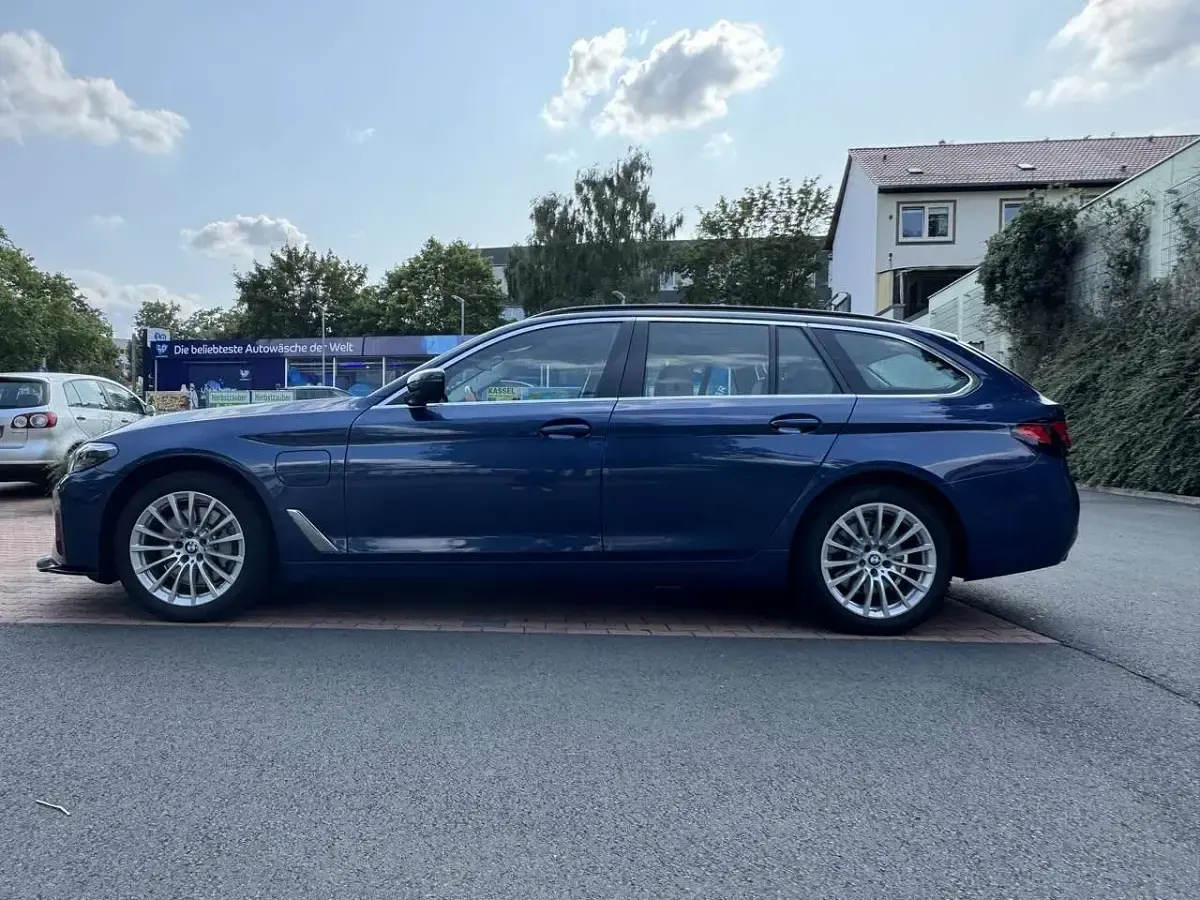 Gebraucht BMW 530e 184 PS (135 kW) 2021 Blau Kombi