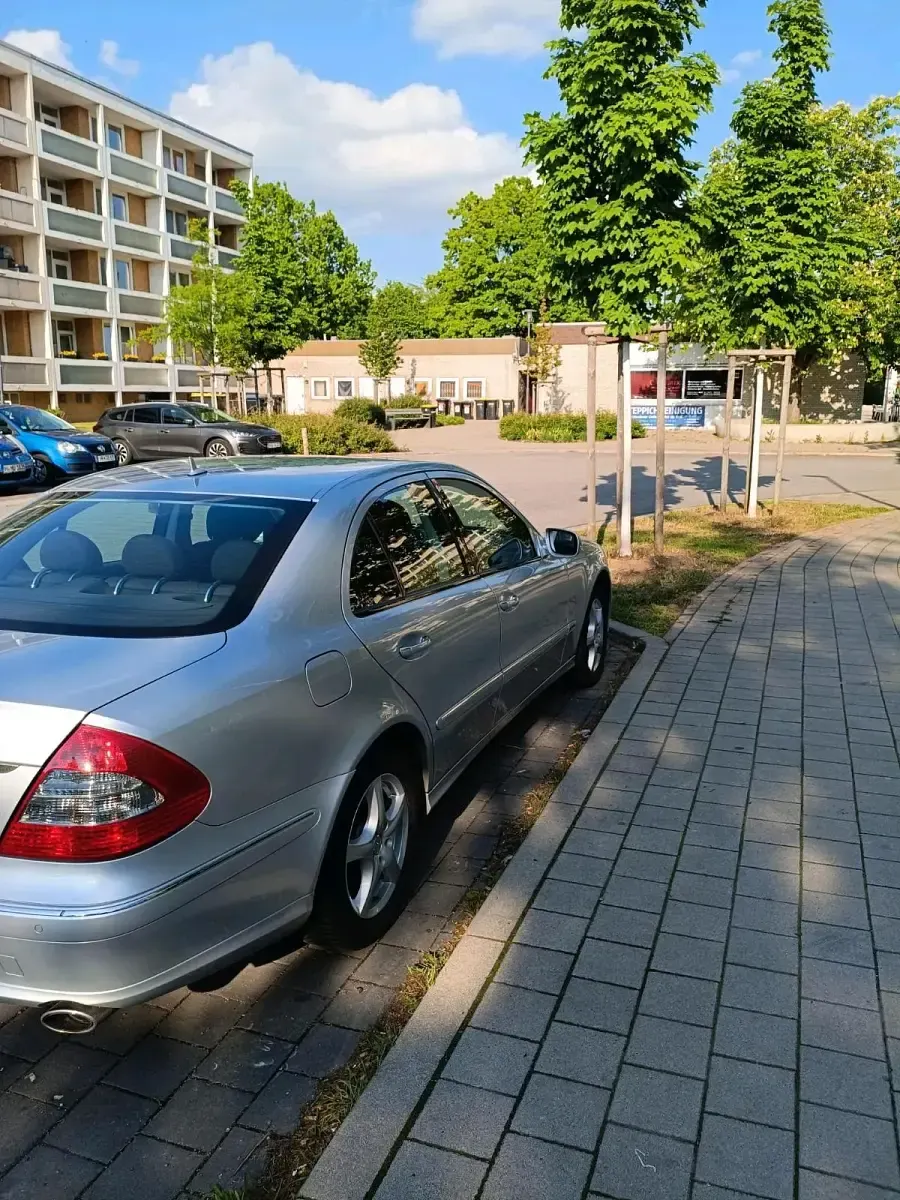 Używany Mercedes E320 224 KM (164 kW) 2008 Srebrny Sedan/Limuzyna