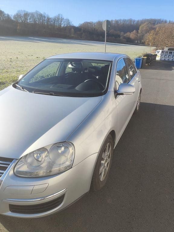 Silber Gebraucht 2007 VW Jetta Comfortline Limousine | 4.500 € (Guter Preis) - Bild 1/4