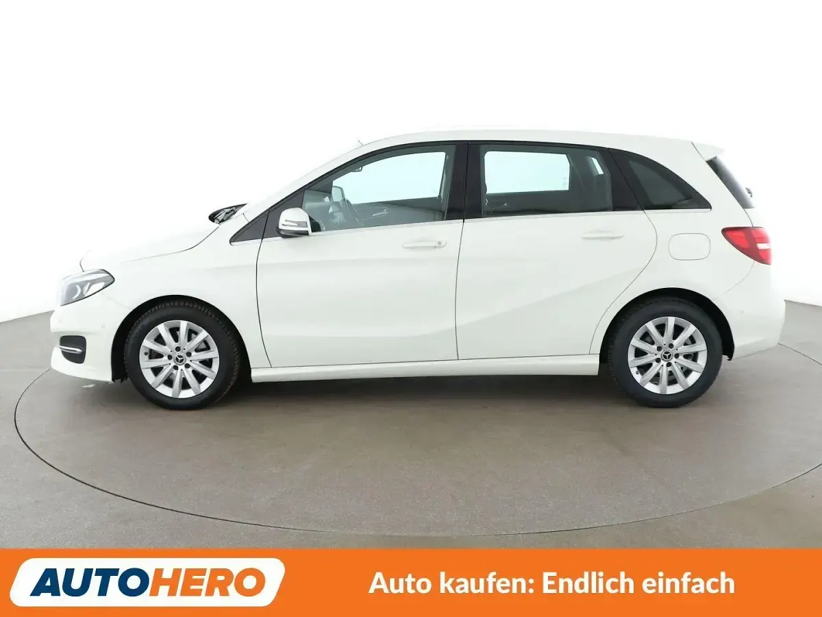 Gebraucht Mercedes B180 Style 122 PS (89 kW) 2018 Calcitweiss/zirrusweiss Kleinwagen