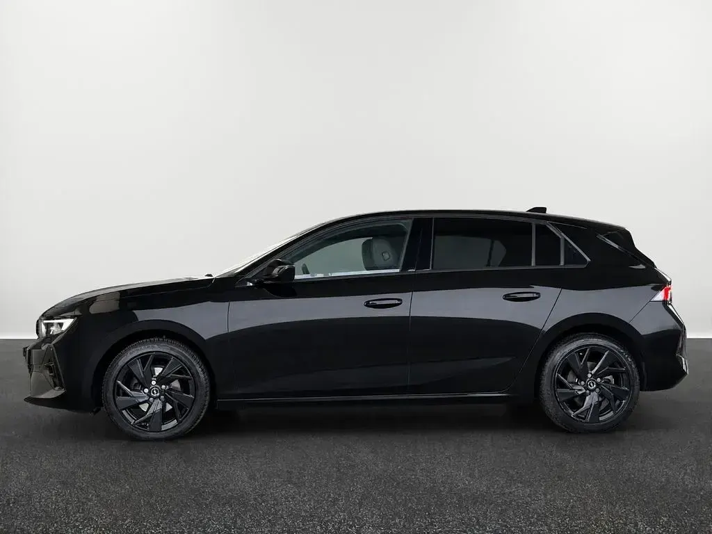 Gebraucht Opel Astra 131 PS (96 kW) 2024 Schwarz Kleinwagen
