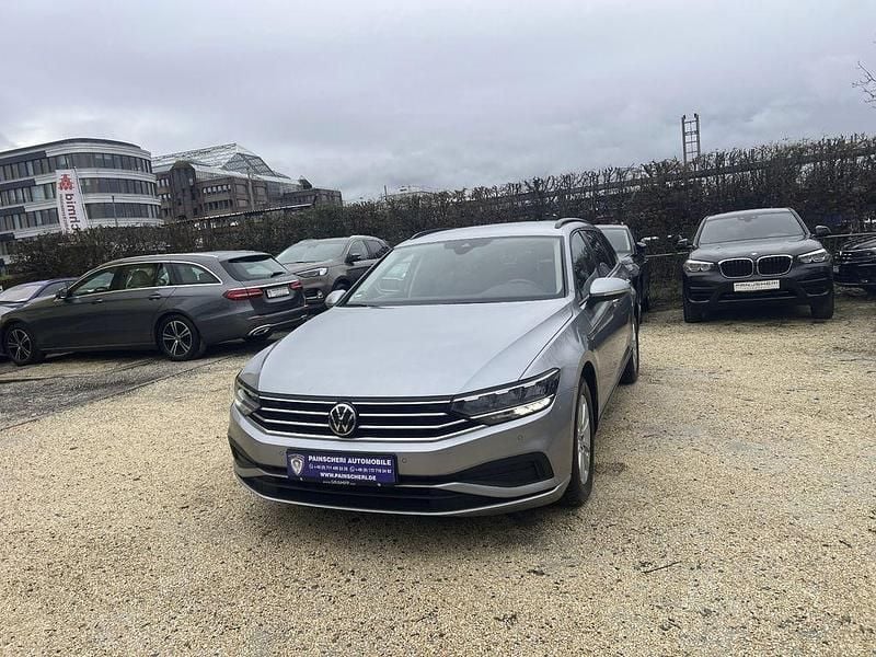 Gebraucht VW Passat 150 PS (110 kW) 2022 Pyrit silber Kombi