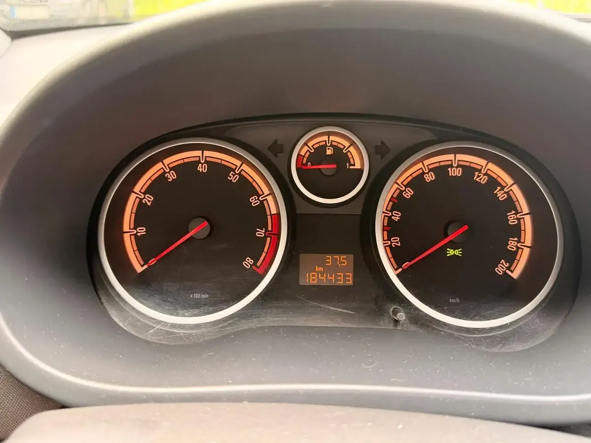 Gebraucht Opel Corsa 60 PS (44 kW) 2008 Weiß Kleinwagen