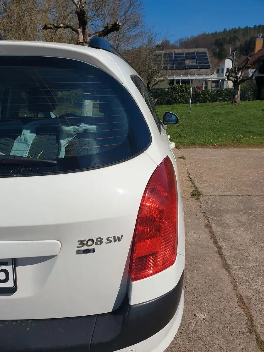 Gebraucht Peugeot 308 SW Access 111 PS (81 kW) 2012 Weiß Kombi